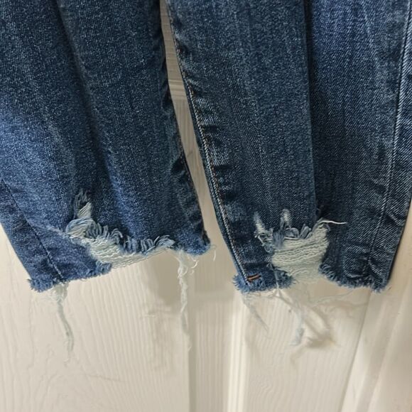 Good American Good Legs Jagged Frayed Hem
Skinny Denim Jeans(Size 2/26) - Picture 5 of 8